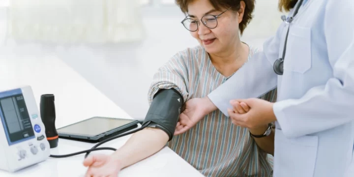 5 Bahaya Hipertensi pada Lansia dan Cara Pencegahannya