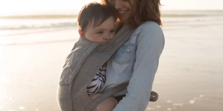 Manfaat Gendong M Shape untuk Tumbuh Kembang Bayi