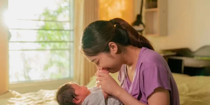 3 Cara Merawat Bayi 0-6 Bulan, Ikuti Tips Ini!