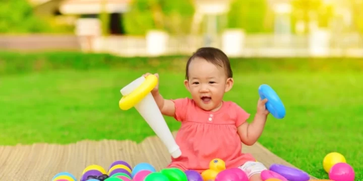 6 Cara Menstimulasi Bayi 8 Bulan agar Tumbuh Cerdas