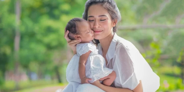 Tips Merawat Bayi Baru Lahir agar Tidak Rewel, Mudah!